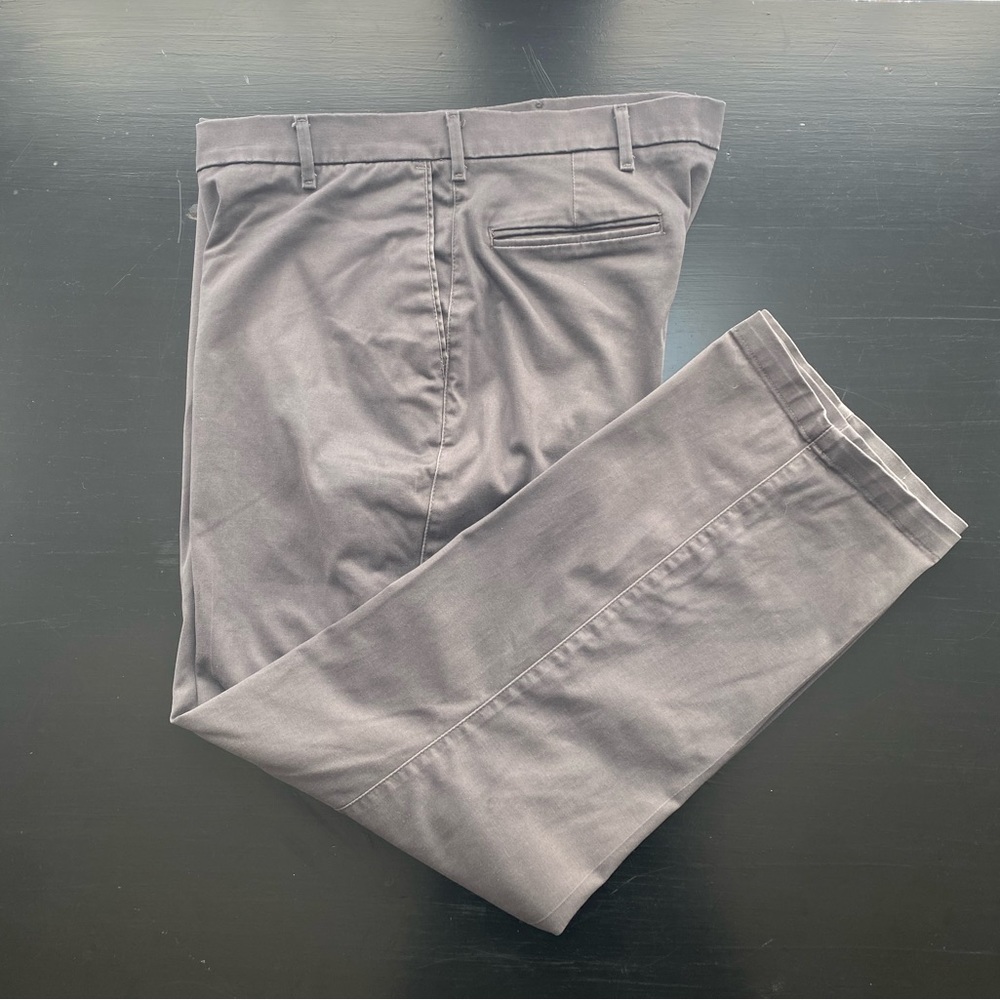 Gray Chinos Men’s 40X30 Flat Front Khakis